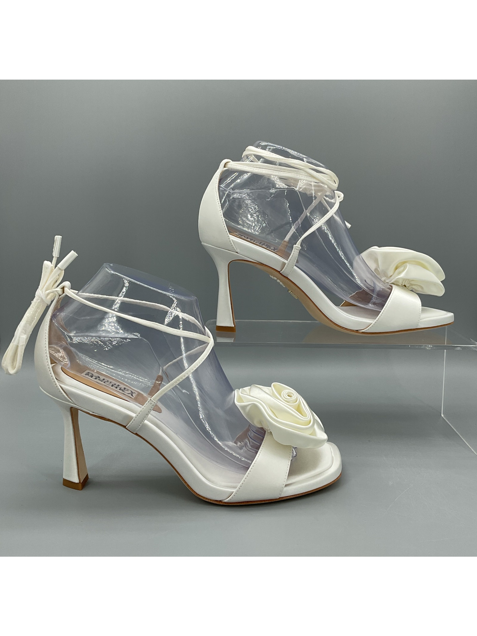 New Badgley Mischka Women’s Janelle Ankle Tie Sandals White Size 8